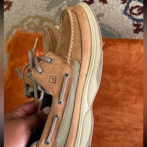 Brown Sperry Shoe. Only worn once literally brand new